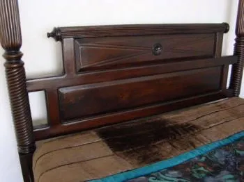 Batavia Four Poster Bed - Queen size