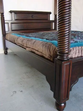 Batavia Four Poster Bed - Queen size