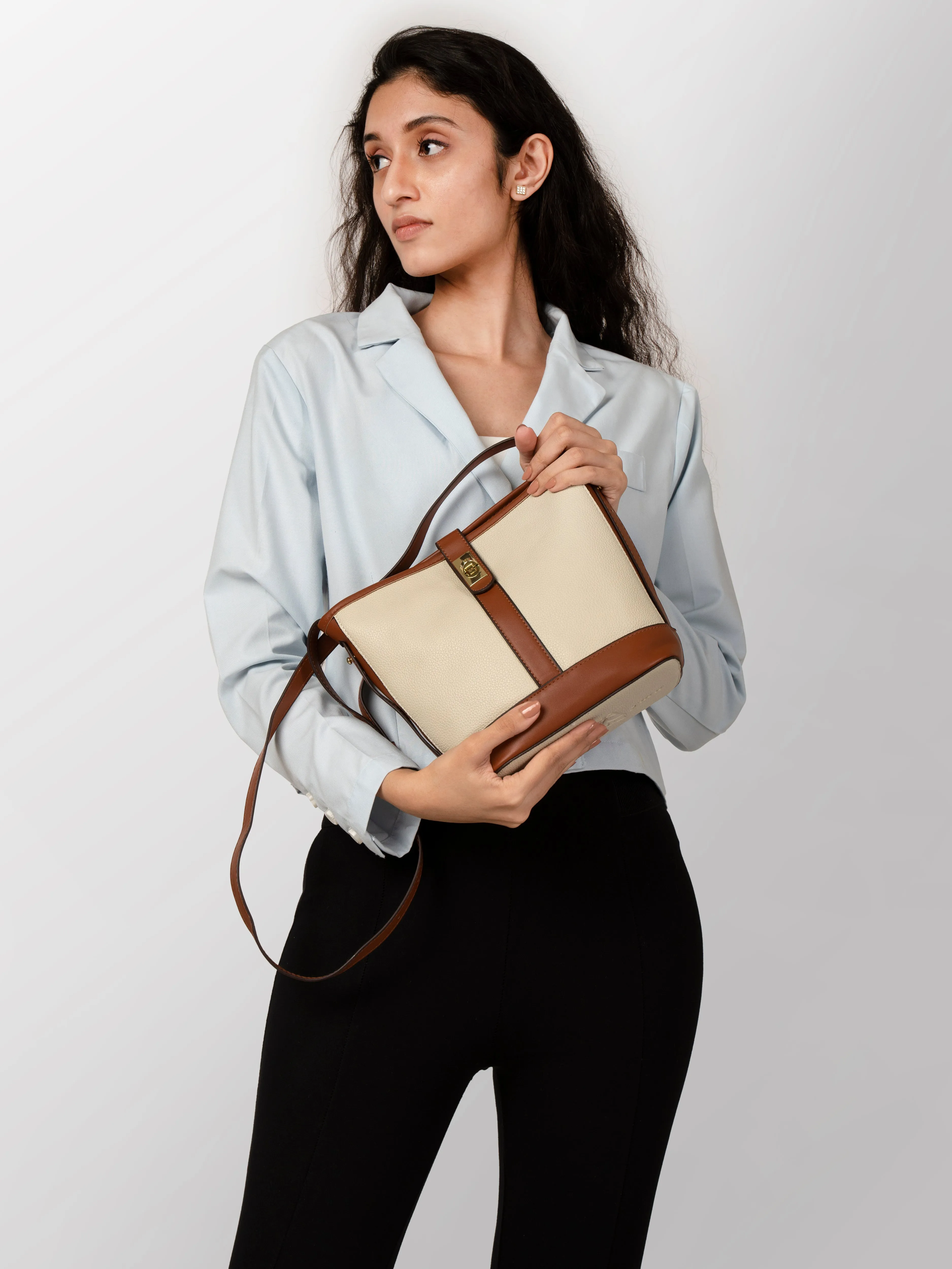 Cream Women textured shoulder bag