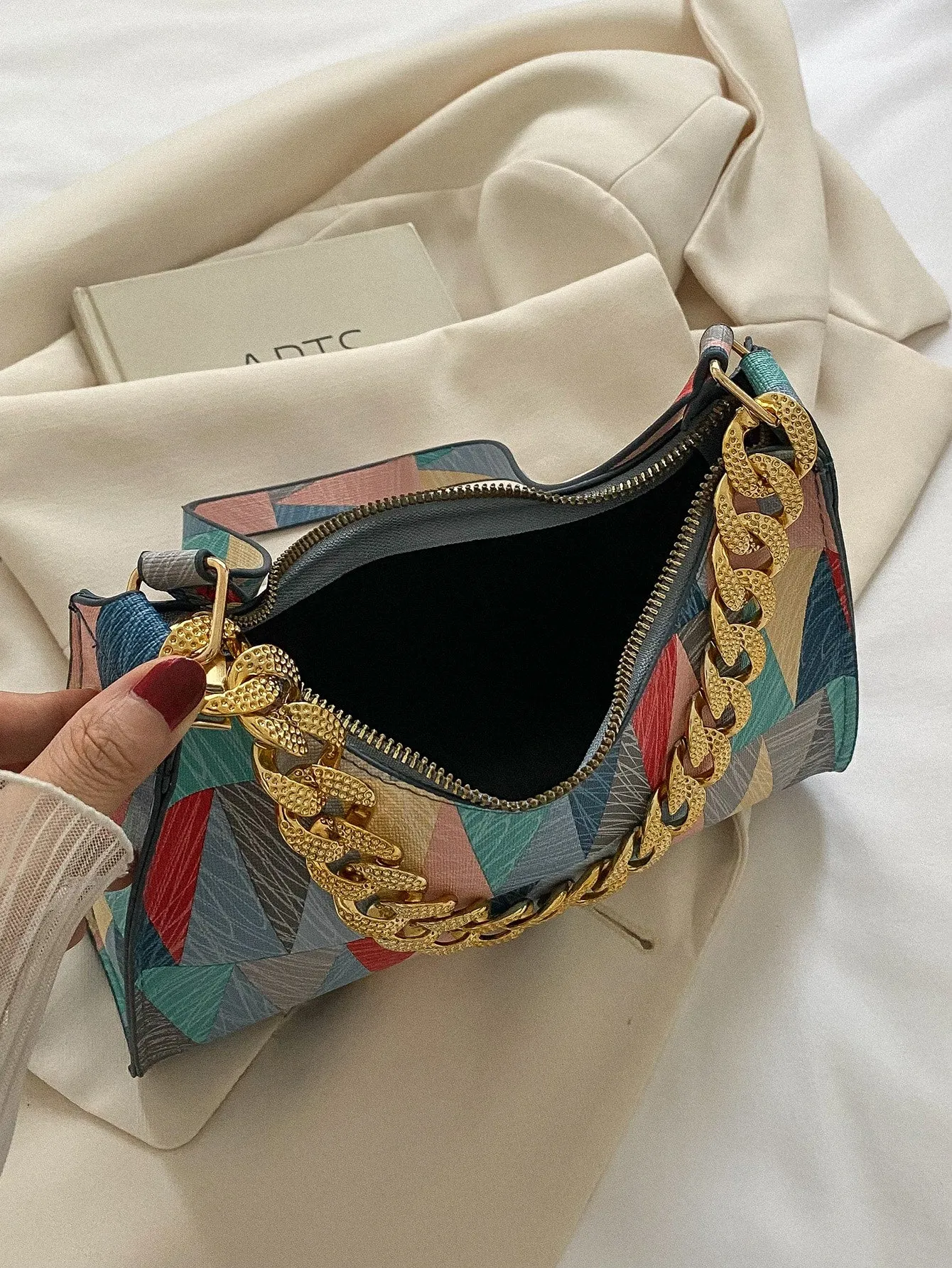 Geometric Pattern Chain Decor Baguette Bag