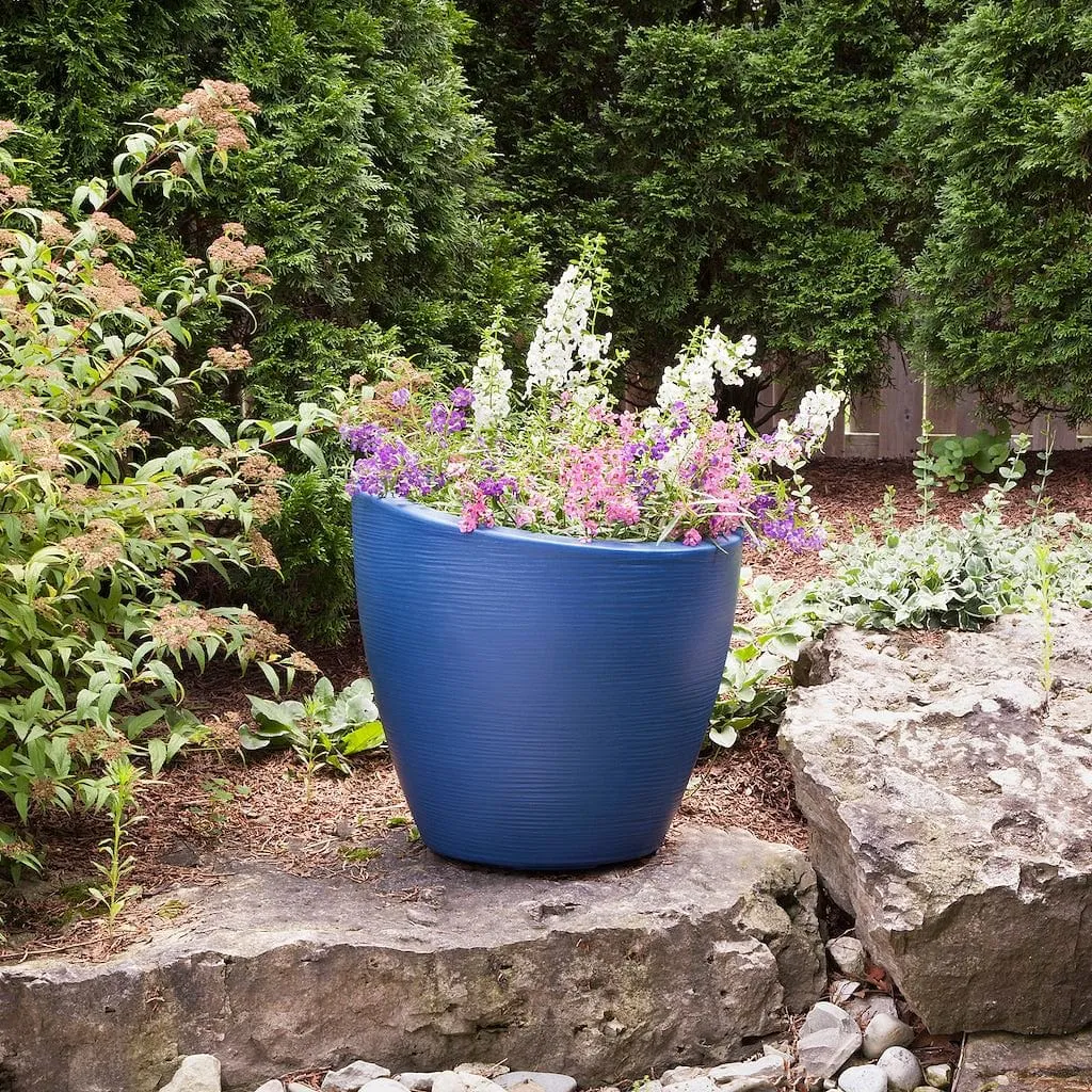 Mayne Modesto Round Planter