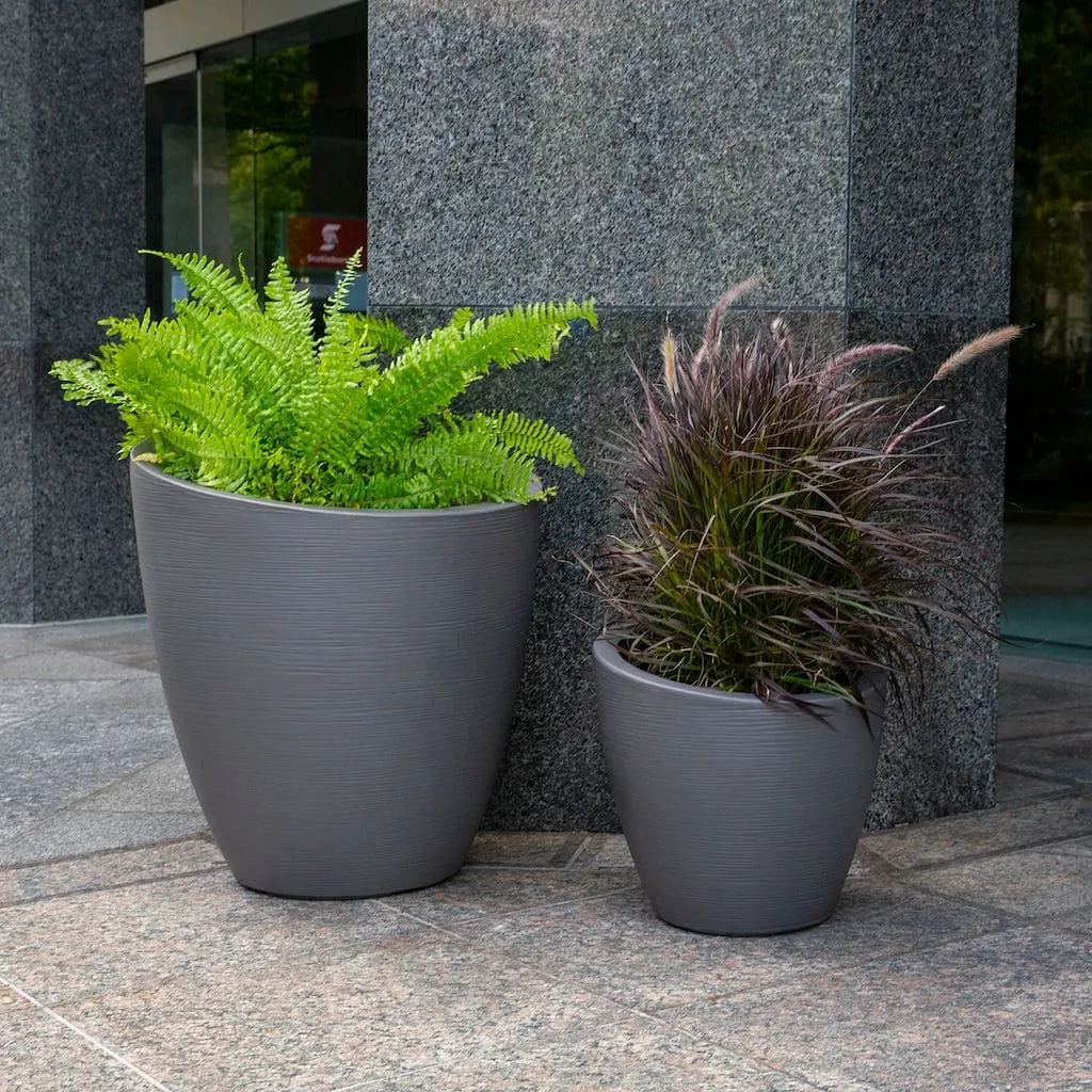 Mayne Modesto Round Planter