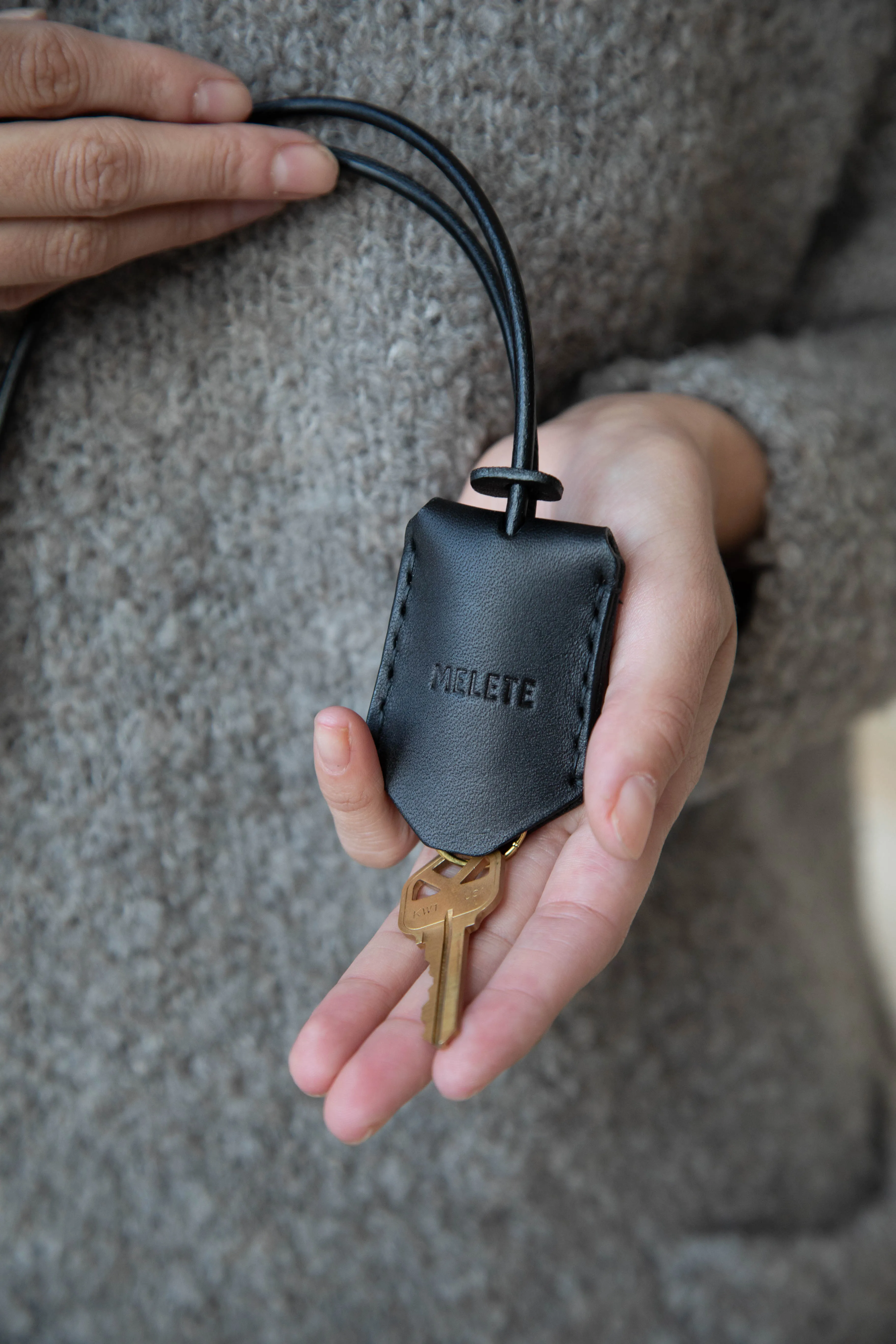 Melete | Key Clochette in Black