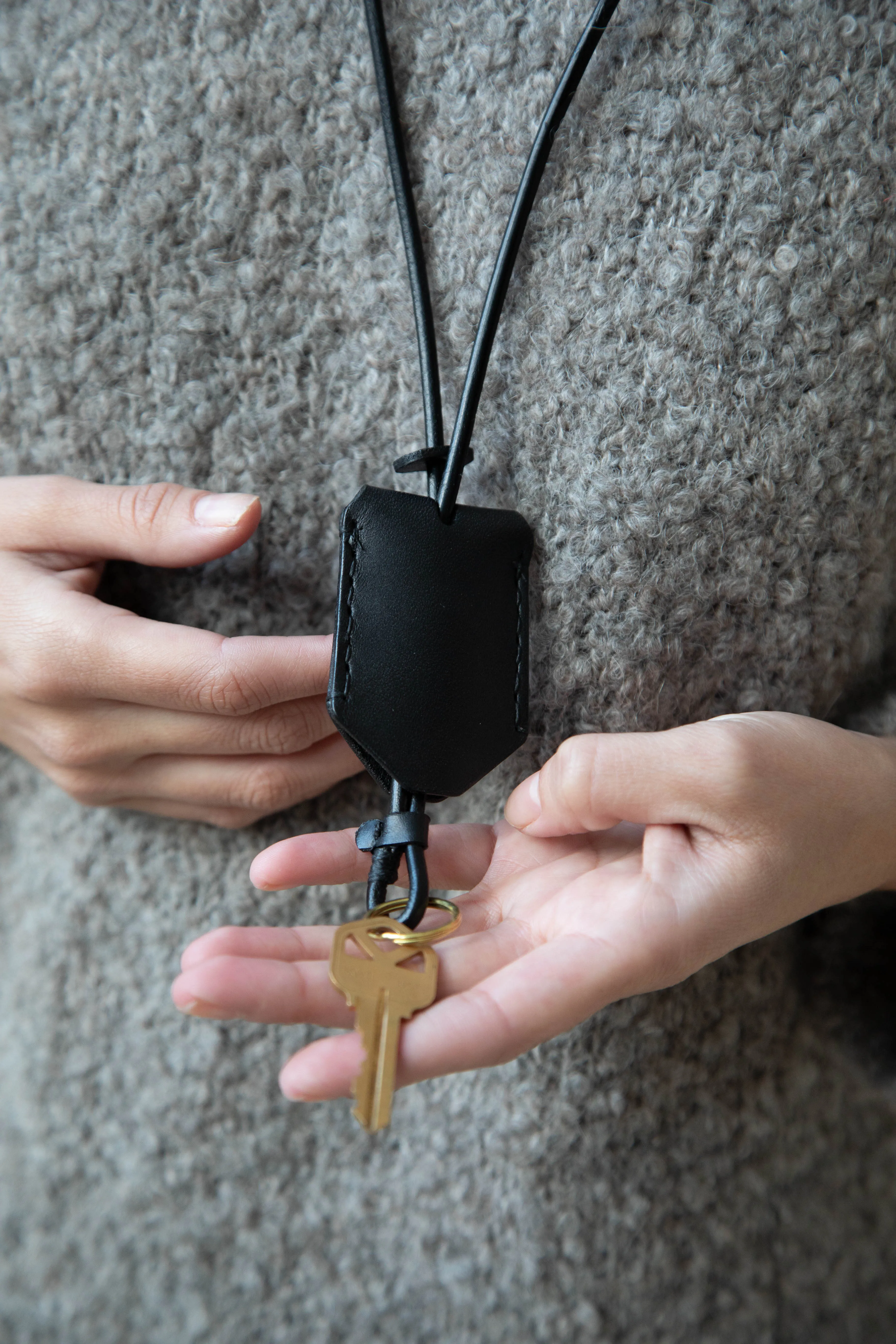 Melete | Key Clochette in Black