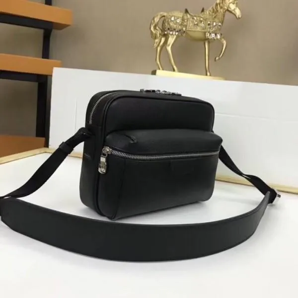 Men&#8217;s Outdoor Messenger Shoulder Bag M33435 Black 2018