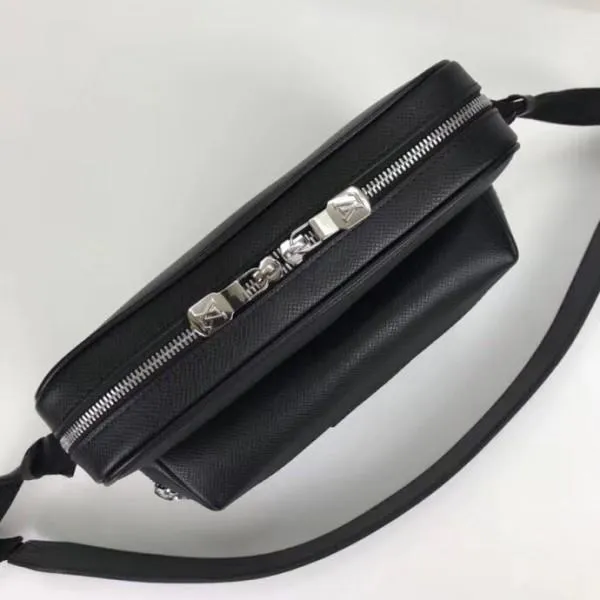 Men&#8217;s Outdoor Messenger Shoulder Bag M33435 Black 2018