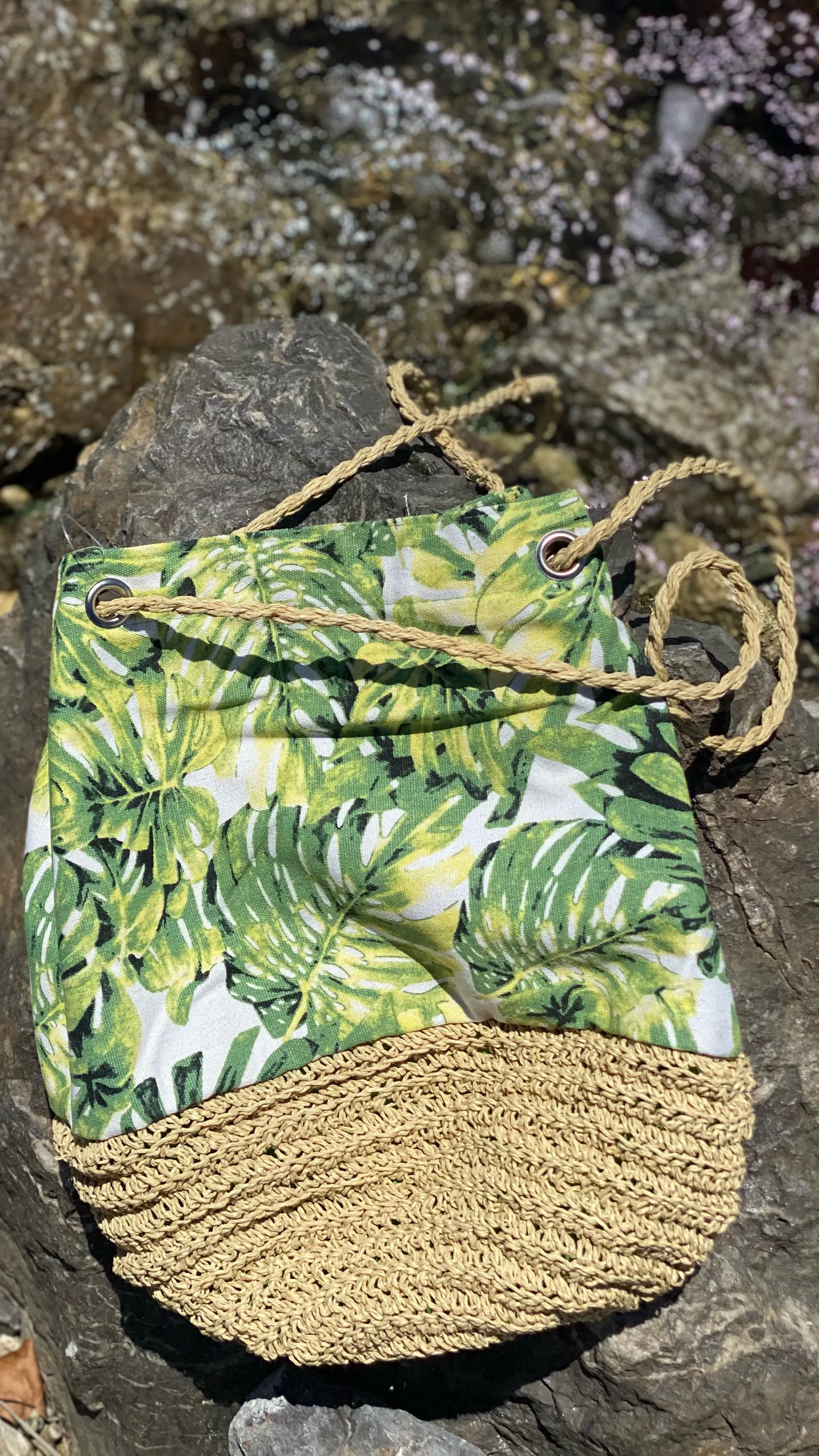 Monstera bucket Bag