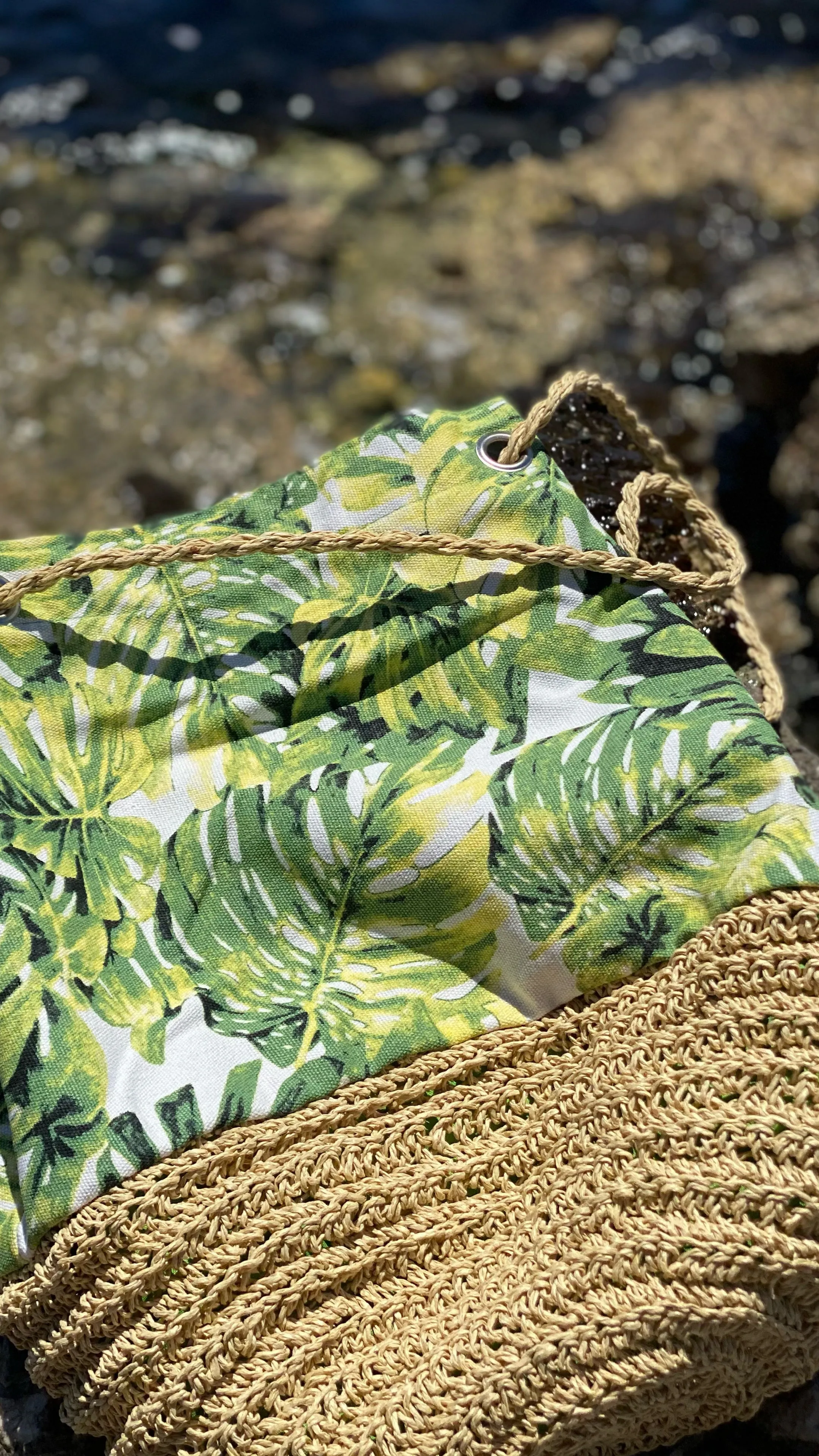Monstera bucket Bag