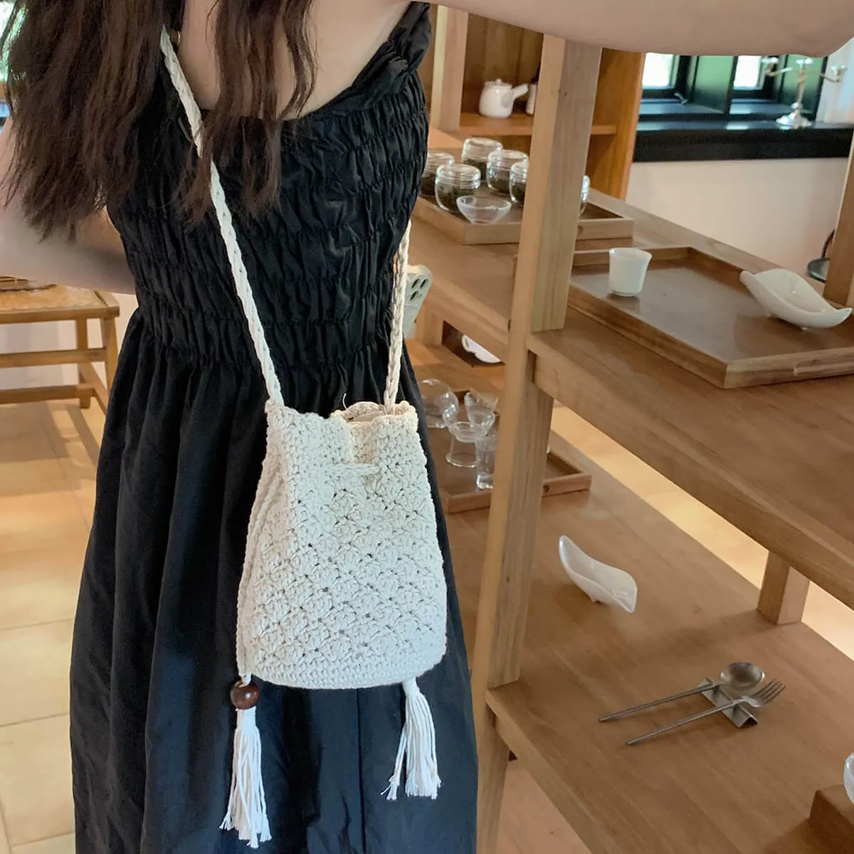 Straw Sling Cross Body Drawstring Bucket Bag-Showtown