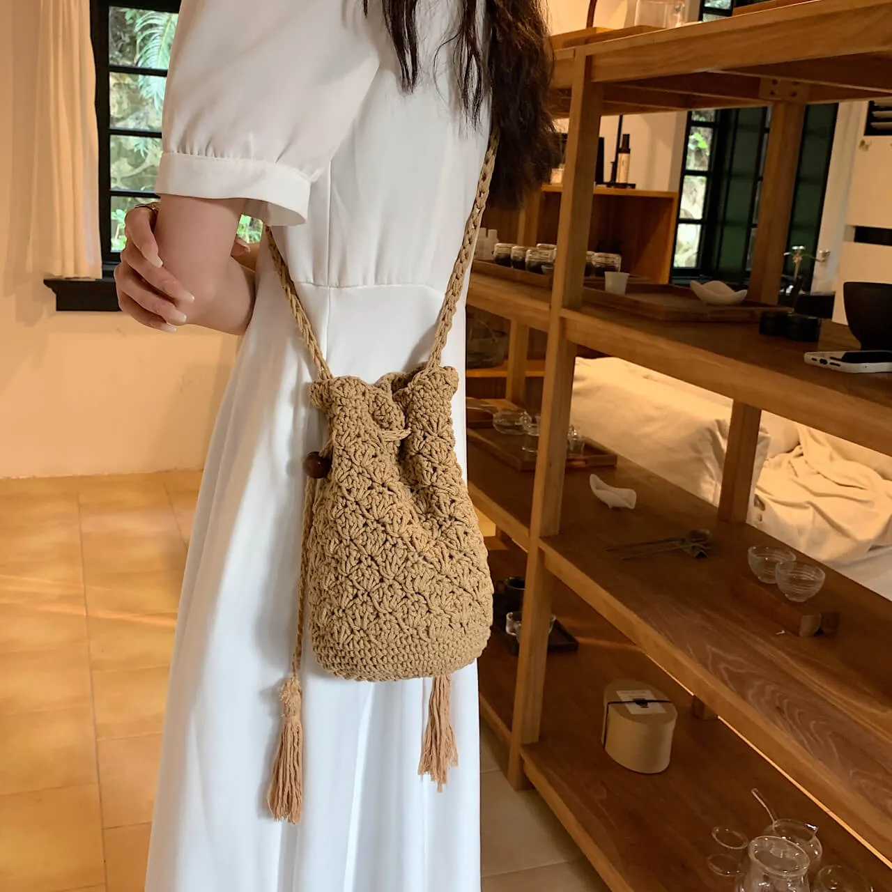 Straw Sling Cross Body Drawstring Bucket Bag-Showtown